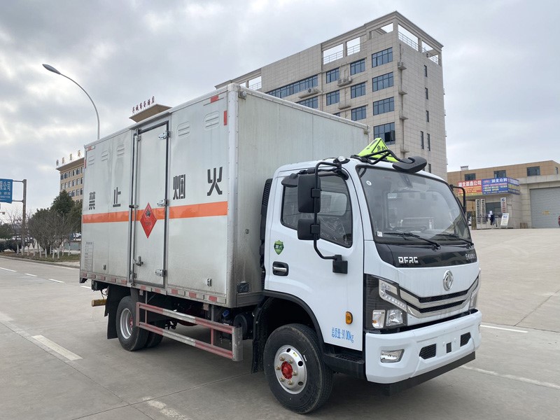 CSC5095XRY6型易燃液體廂式運輸車