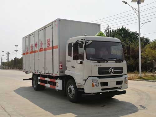 CSC5180XRYD6型易燃液體廂式運(yùn)輸車